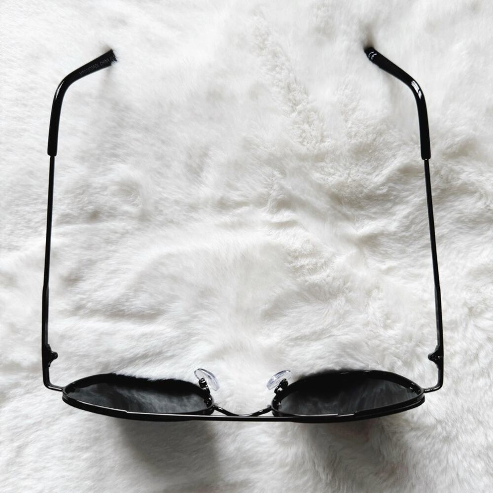 Lara Black Polarized Sunglasses - Picture 5 of 10